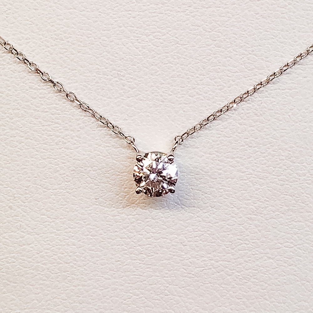 Solitaire_necklace