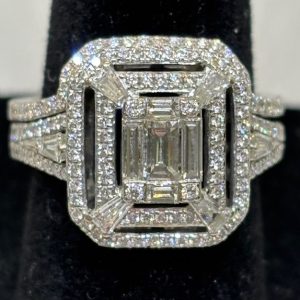 Ladies 18karat white gold/emerald cut diamond engagement ring