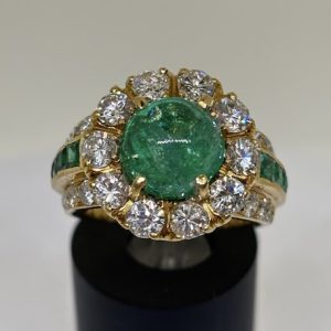 Ladies 18k Yellow gold, Emerald & Diamond ring